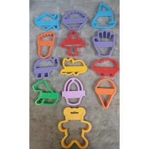 13 Vtg Wilton Cookie Cutters Assorted 1992 Animals Boat Hand Foot Plane READ